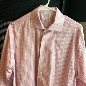 Brooks Brother luxury dress shirt, pink/white square, size 15.5/32 regent fit.